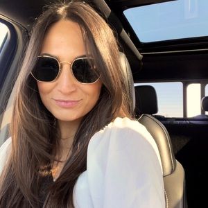 Meet your Posher, Christina